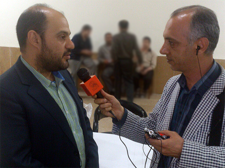 مصاحبه رادیو تهران با بابک بادکوبه، هنگام ورود به محل همایش.